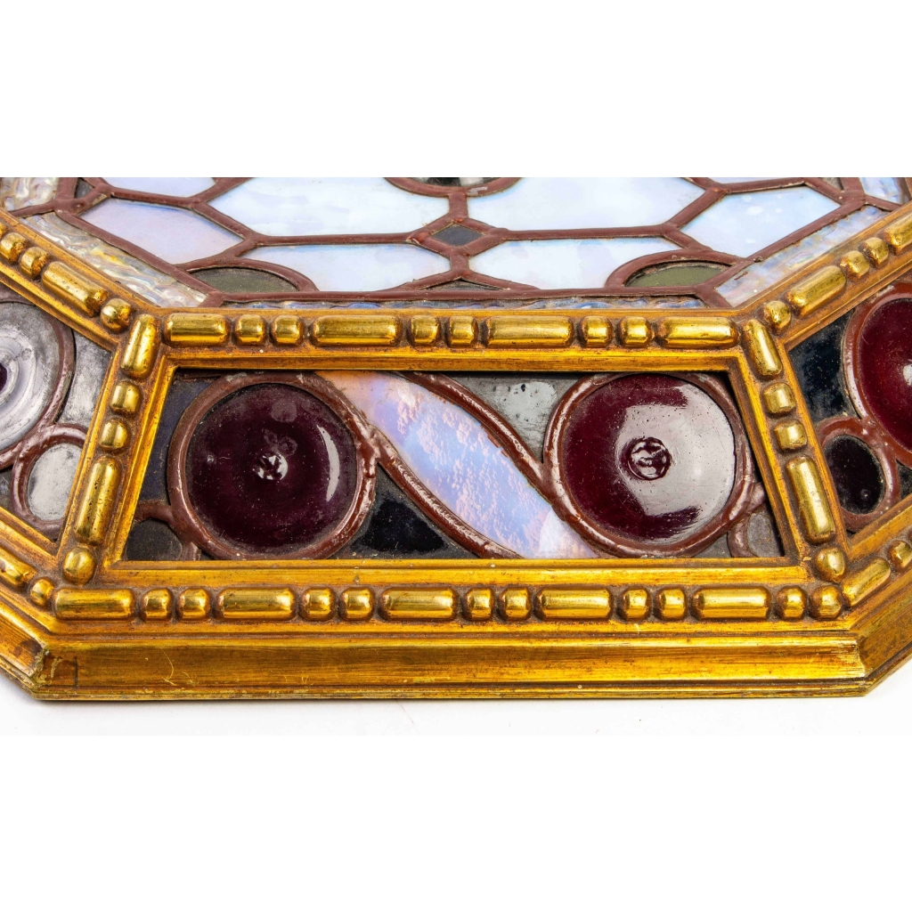 Une paire d’appliques à vitraux, circa 1920. | Biron Une paire d'appliques à vitraux, circa 1920.