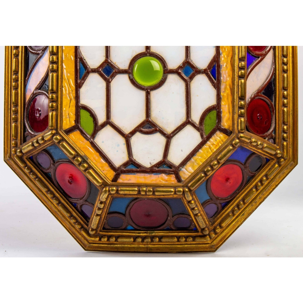 Une paire d’appliques à vitraux, circa 1920. | Biron Une paire d'appliques à vitraux, circa 1920.