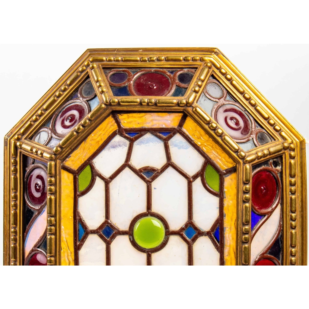 Une paire d’appliques à vitraux, circa 1920. | Biron Une paire d'appliques à vitraux, circa 1920.