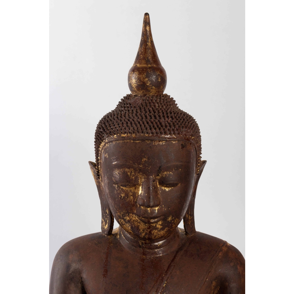 Bouddha en laque sèche, laqué, doré. Position de la prise de la terre à témoin. | Biron Bouddha en laque sèche, laqué, doré. Position de la prise de la terre à témoin.