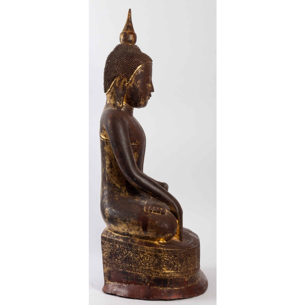 Bouddha en laque sèche, laqué, doré. Position de la prise de la terre à témoin. | Biron Bouddha en laque sèche, laqué, doré. Position de la prise de la terre à témoin.