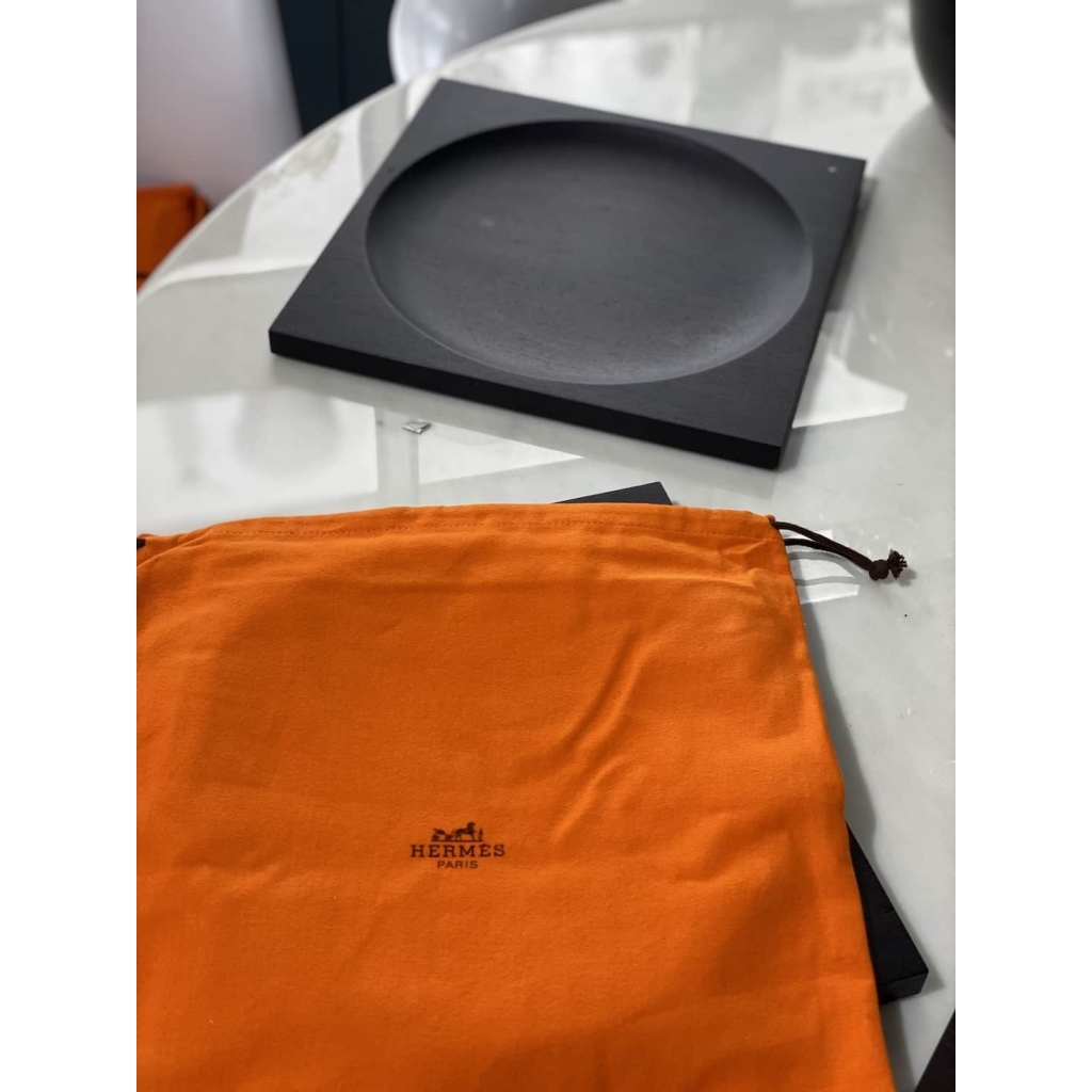 Hermès : 9 Sous Assiettes Palissandre | Biron Hermès : 9 Sous Assiettes Palissandre