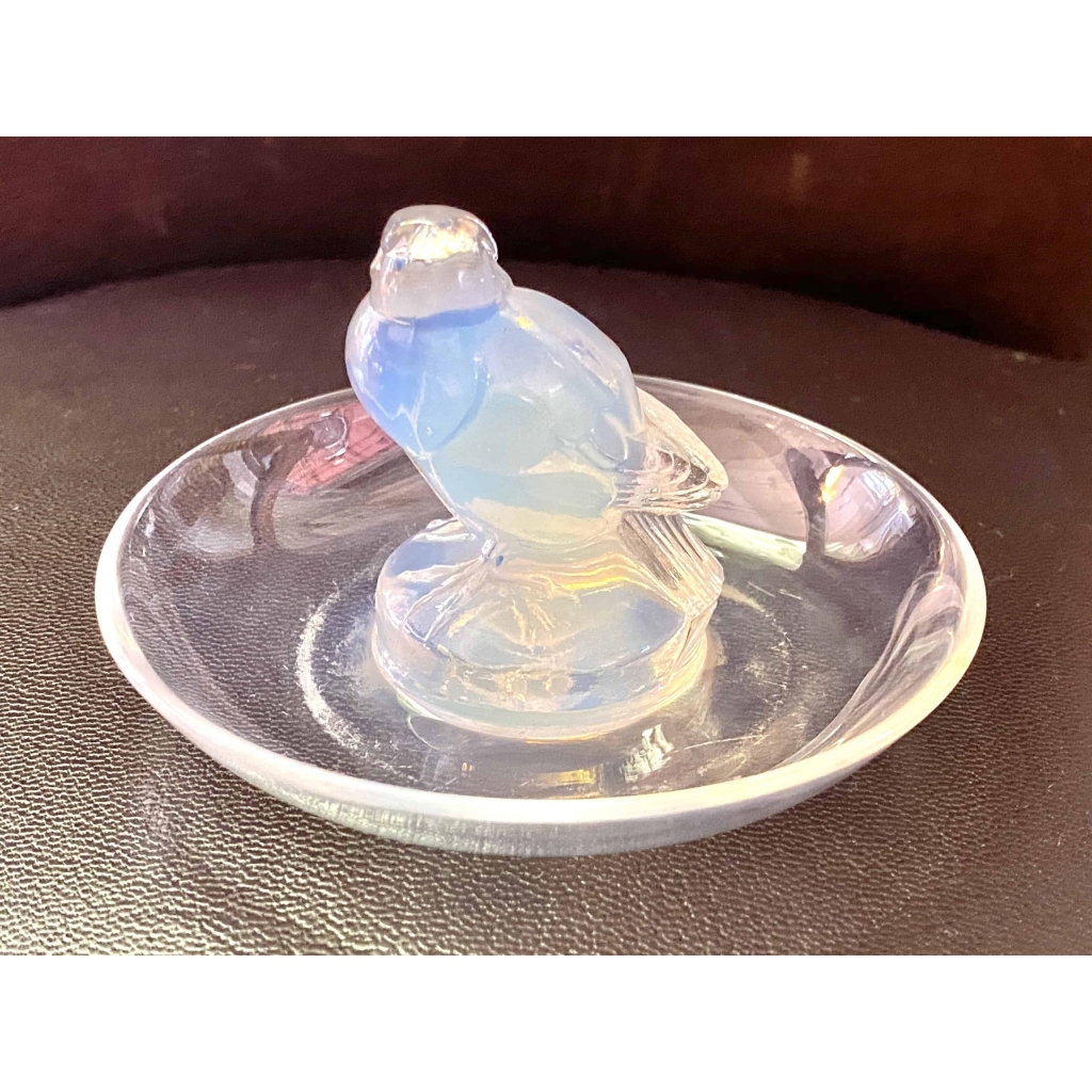 Cendrier Baguier « Moineau » verre opalescent de René LALIQUE | Biron Cendrier Baguier "Moineau" verre opalescent de René LALIQUE