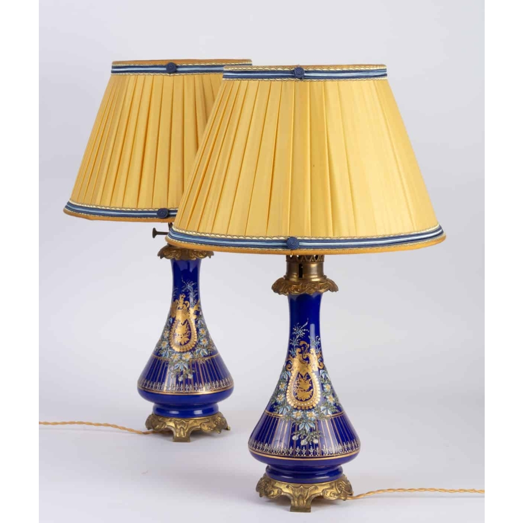 Paire de lampes bleues émaillées Napoléon III | Biron |||||||||||