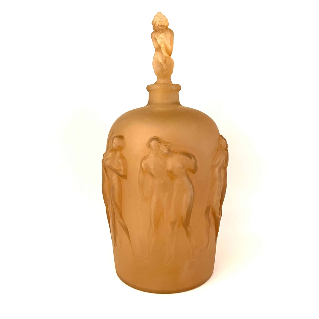 Vase « Douze Figurines avec Bouchon Figurine » verre blanc patiné sépia de René LALIQUE | Biron |||||||||||