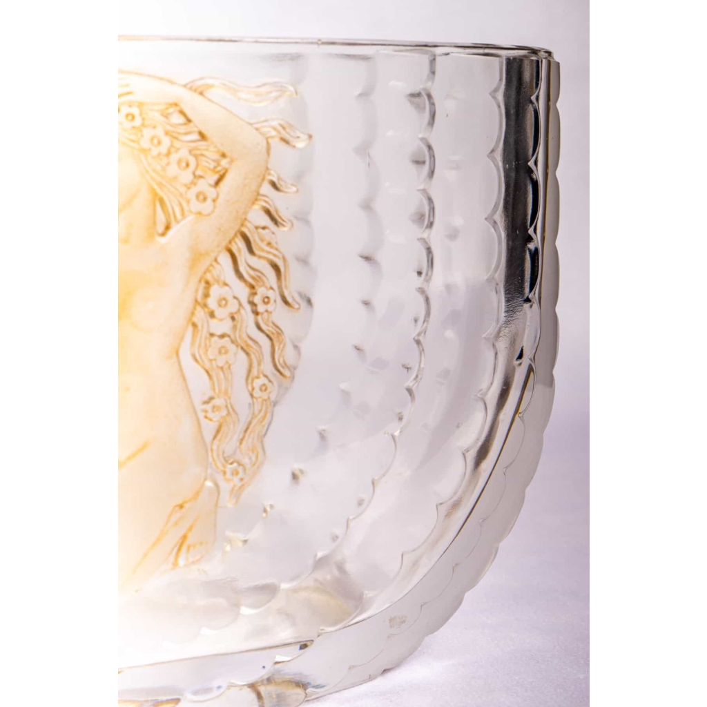 Vase « Flore » verre blanc patiné sépia de René LALIQUE | Biron Vase "Flore" verre blanc patiné sépia de René LALIQUE