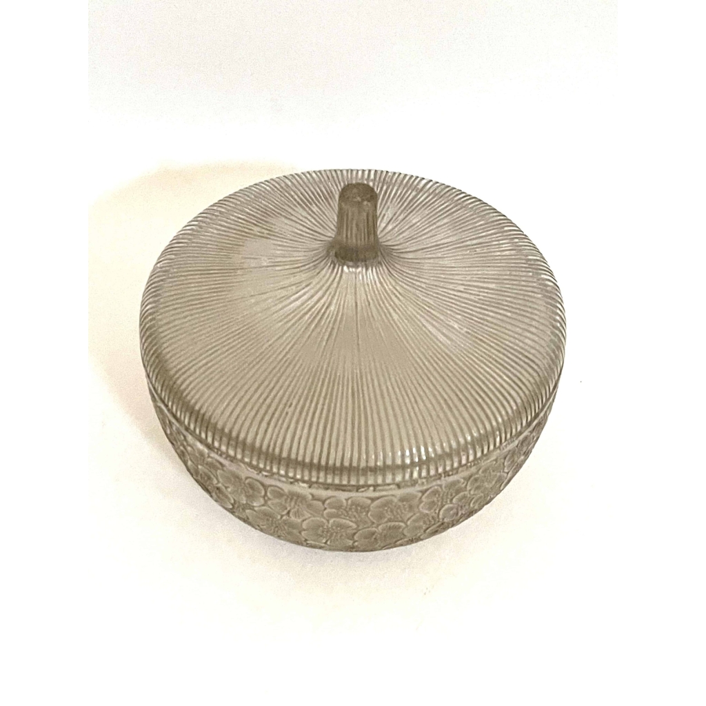 Boîte « Eglantines » verre blanc patiné sépia de René LALIQUE | Biron Boîte "Eglantines" verre blanc patiné sépia de René LALIQUE