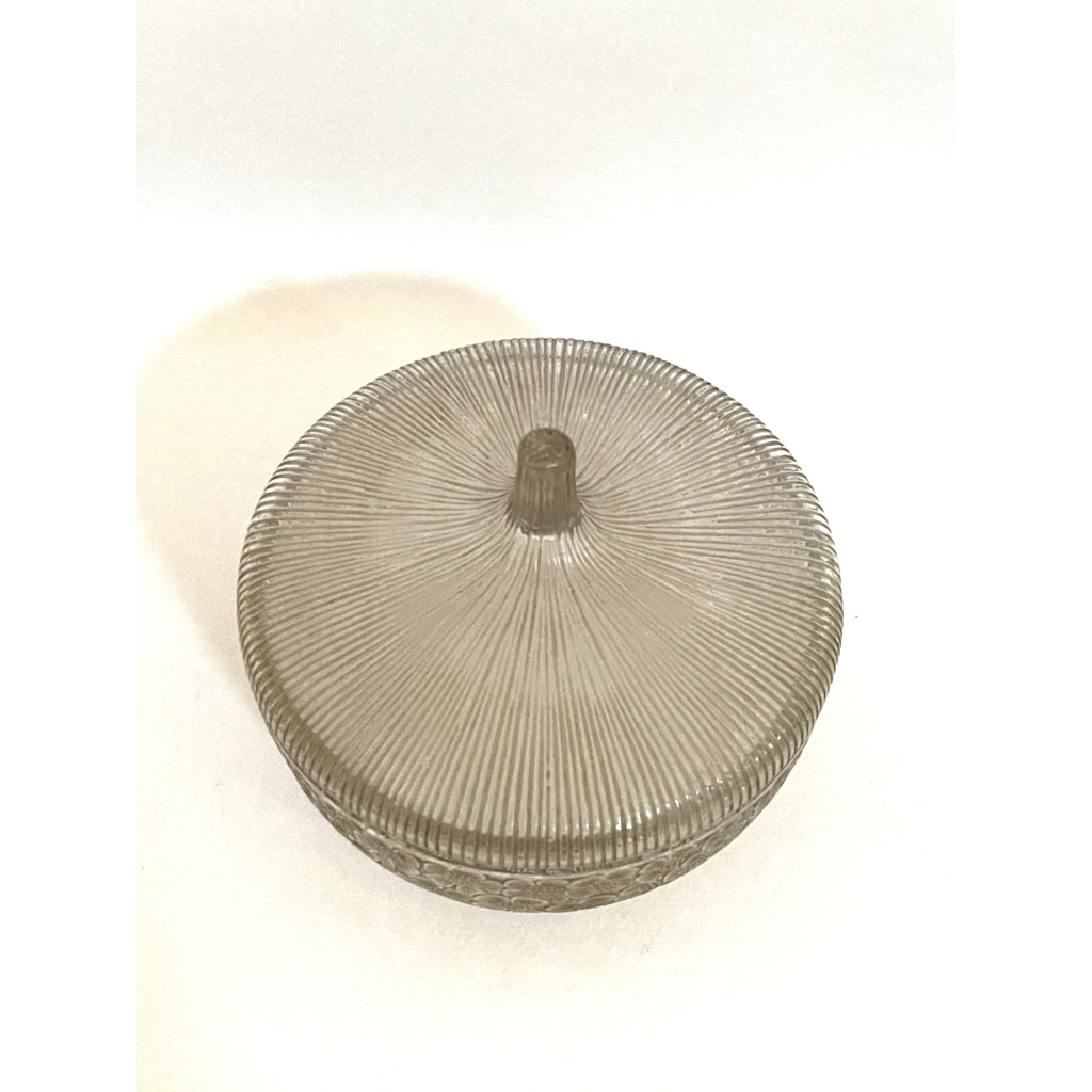 Boîte « Eglantines » verre blanc patiné sépia de René LALIQUE | Biron Boîte "Eglantines" verre blanc patiné sépia de René LALIQUE