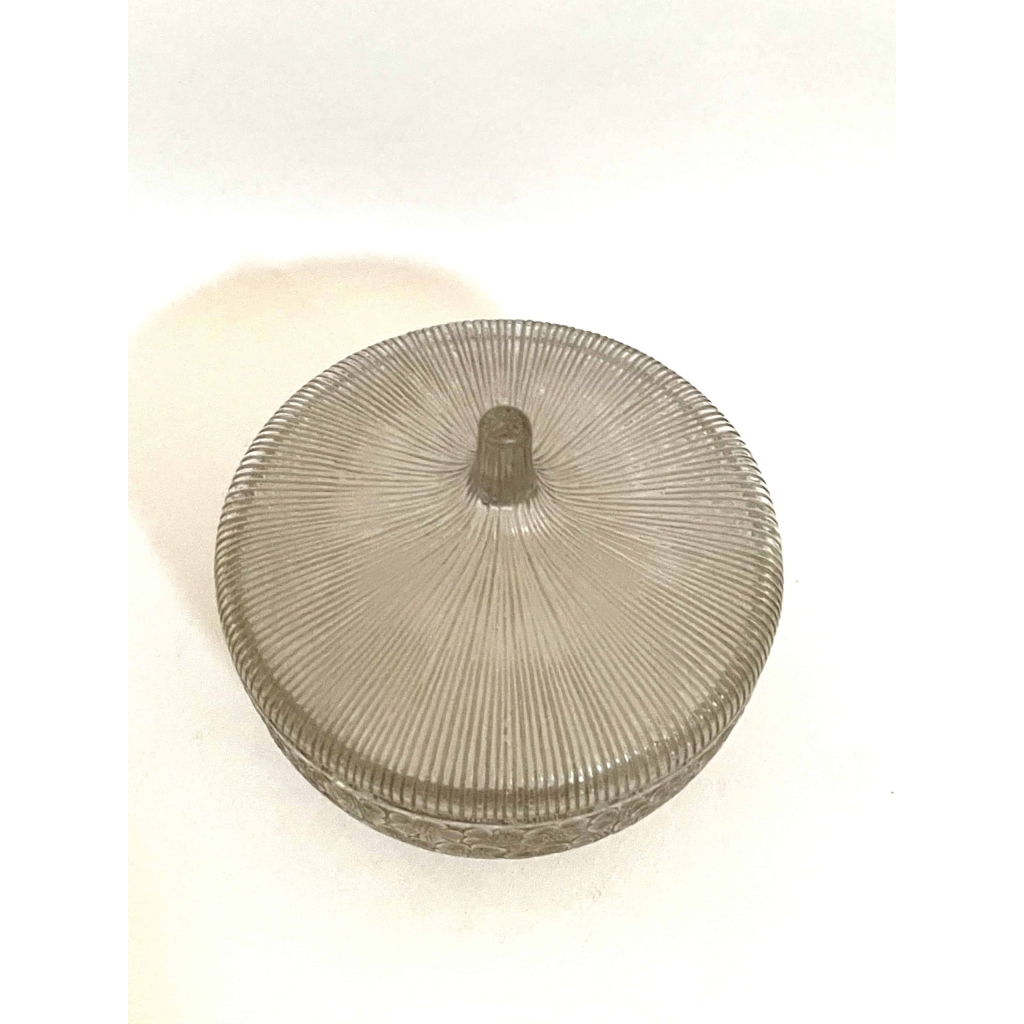 Boîte « Eglantines » verre blanc patiné sépia de René LALIQUE | Biron Boîte "Eglantines" verre blanc patiné sépia de René LALIQUE