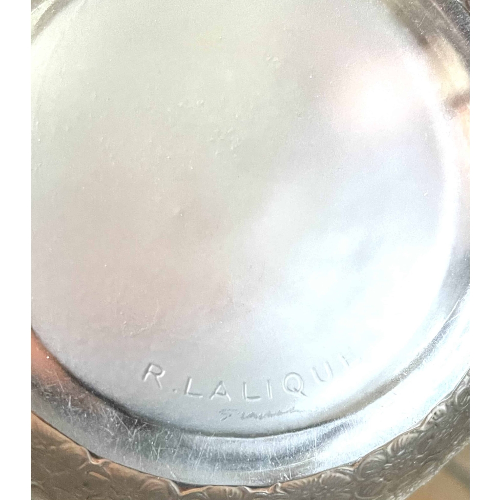 Boîte « Eglantines » verre blanc patiné sépia de René LALIQUE | Biron Boîte "Eglantines" verre blanc patiné sépia de René LALIQUE