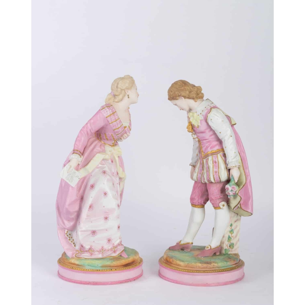 Couple en biscuit de Sèvres fin du 19e siècle | Biron Couple en biscuit de Sèvres fin du 19e siècle