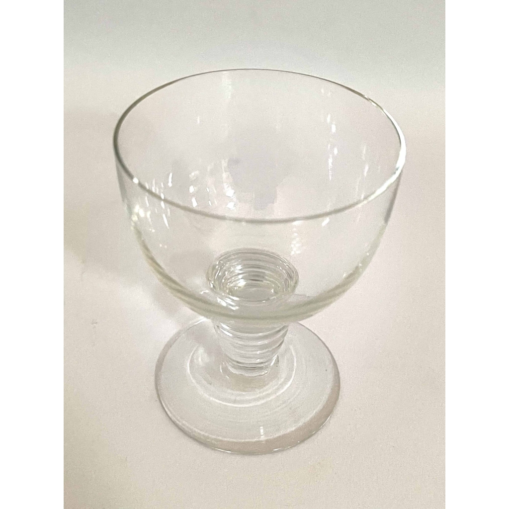 Suite de Huit 8 Verres à Vin « Tonnerre » verre blanc de René LALIQUE | Biron Suite de Huit 8 Verres à Vin "Tonnerre" verre blanc de René LALIQUE