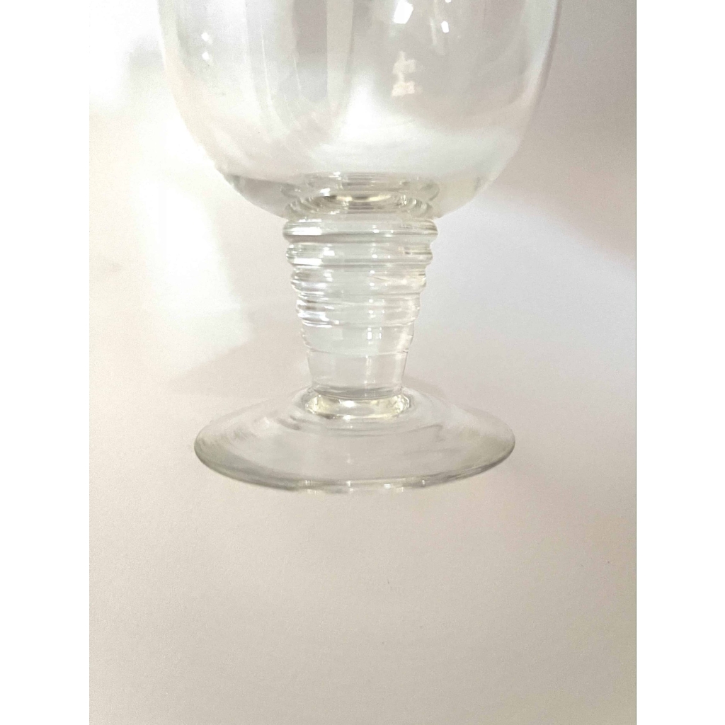 Suite de Huit 8 Verres à Vin « Tonnerre » verre blanc de René LALIQUE | Biron Suite de Huit 8 Verres à Vin "Tonnerre" verre blanc de René LALIQUE