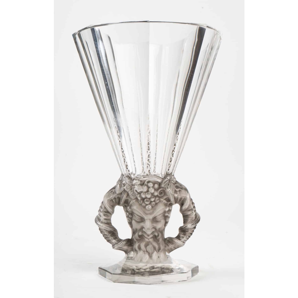 Vase « Faune » cristal blanc moulé-pressé, taillé et patiné gris de René LALIQUE | Biron ||||||||