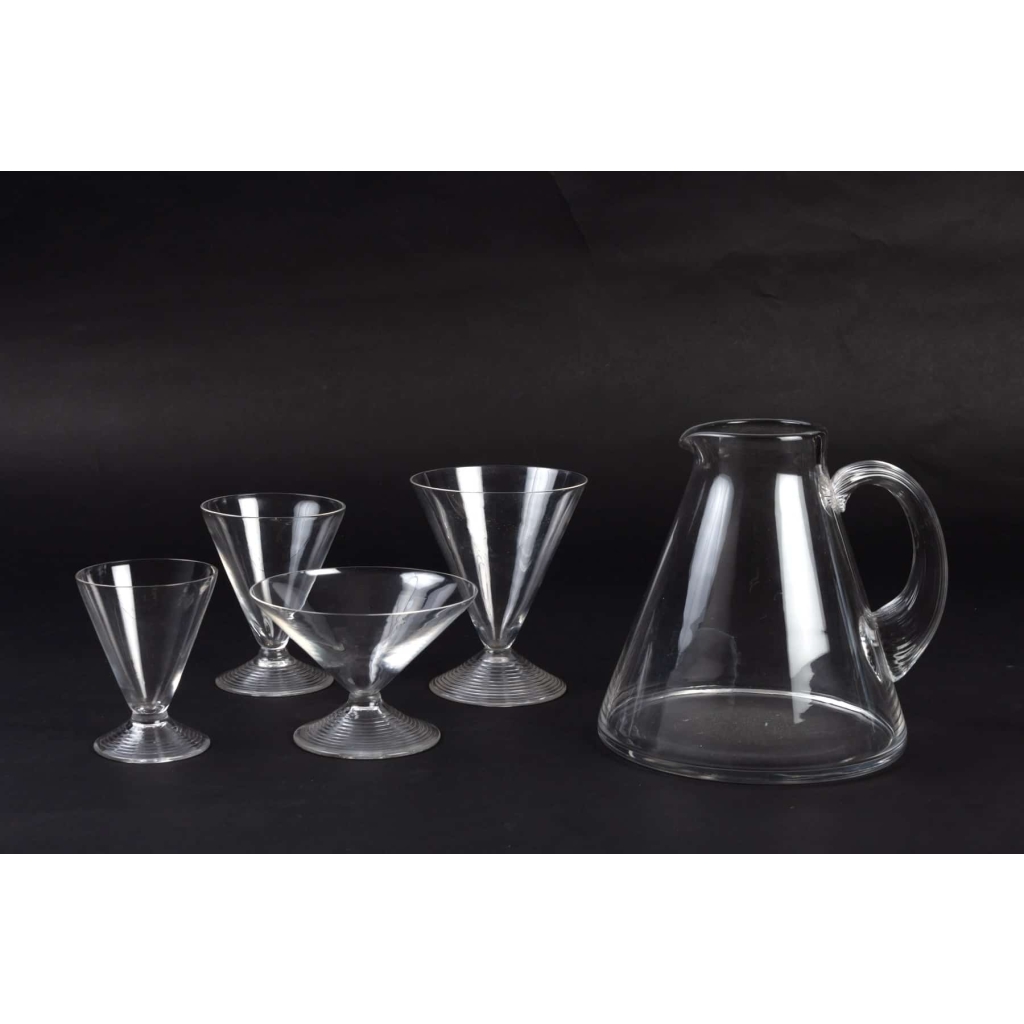Service « Arbois » verre blanc de René LALIQUE – 40 verres, 1 broc | Biron Service "Arbois" verre blanc de René LALIQUE - 40 verres, 1 broc
