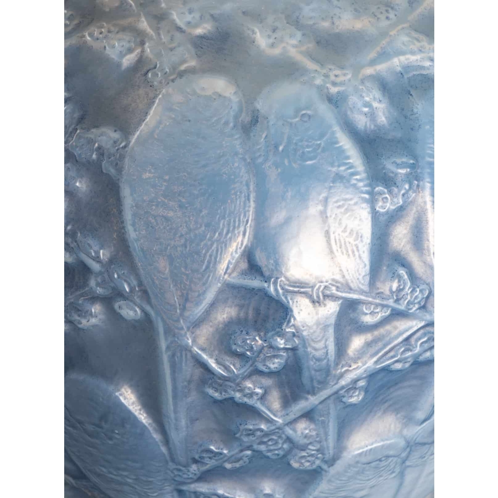 Vase "Perruches" verre opalescent triple couche patiné bleu de René LALIQUE