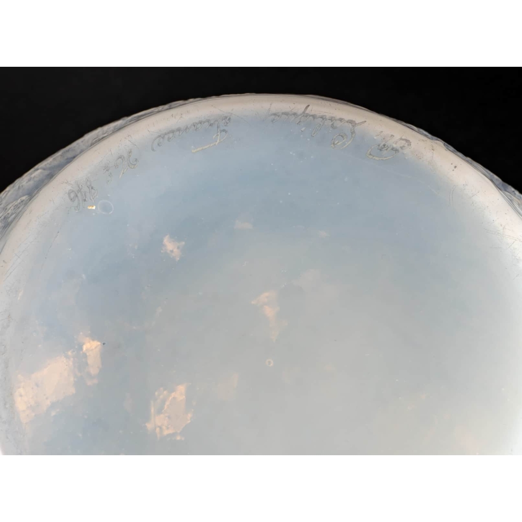 Vase "Perruches" verre opalescent triple couche patiné bleu de René LALIQUE
