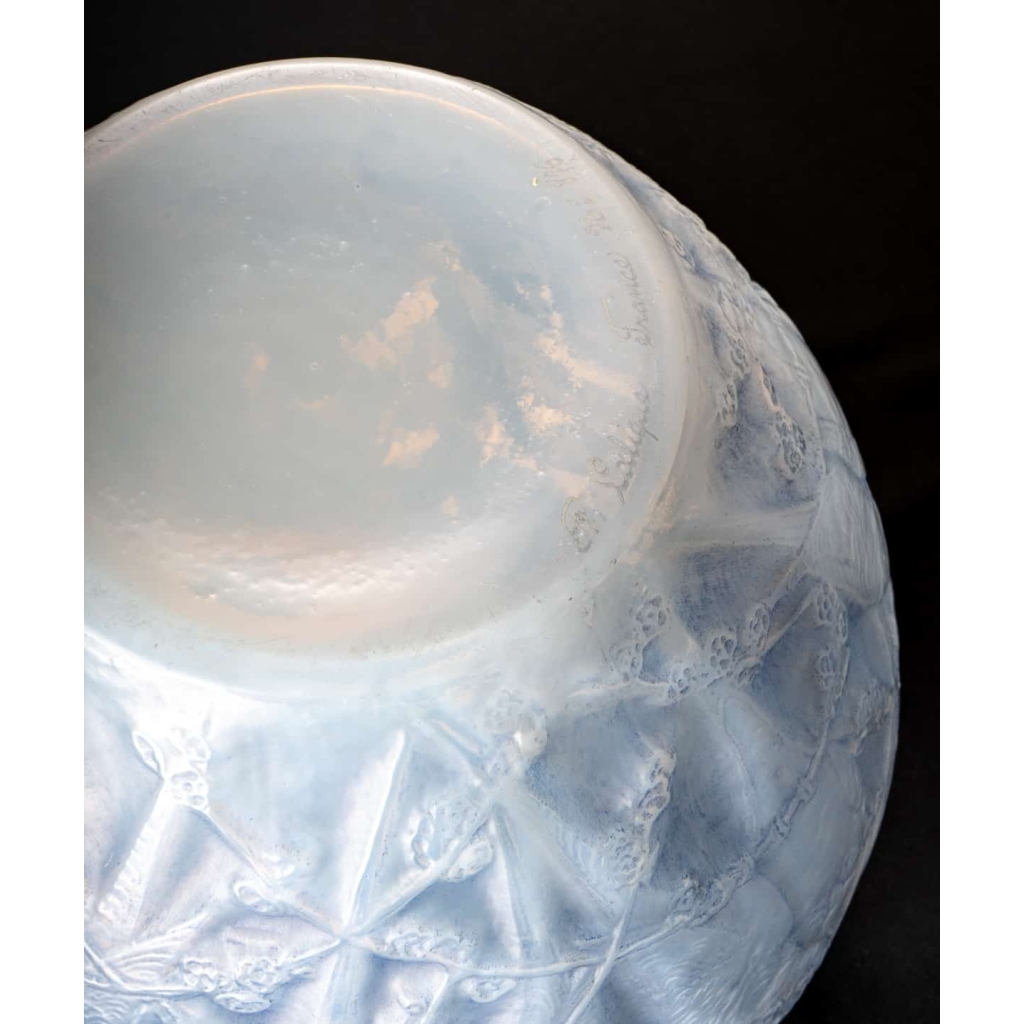 Vase "Perruches" verre opalescent triple couche patiné bleu de René LALIQUE