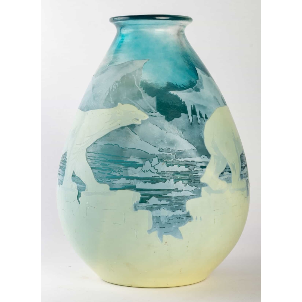 Vase « Ours Polaires » verre multicouche dégagé à l’acide d’Emile GALLE | Biron Vase "Ours Polaires" verre multicouche dégagé à l'acide d'Emile GALLE