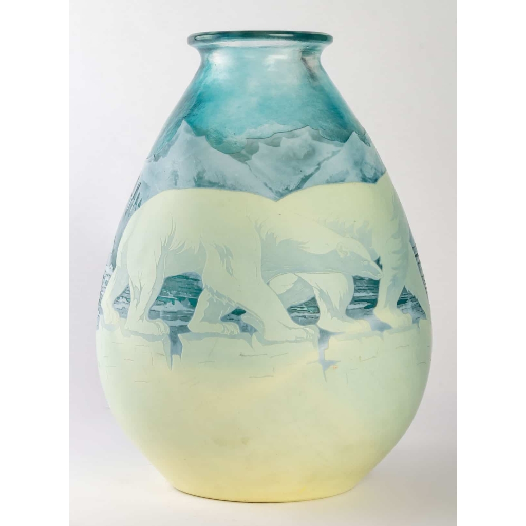 Vase « Ours Polaires » verre multicouche dégagé à l’acide d’Emile GALLE | Biron Vase "Ours Polaires" verre multicouche dégagé à l'acide d'Emile GALLE