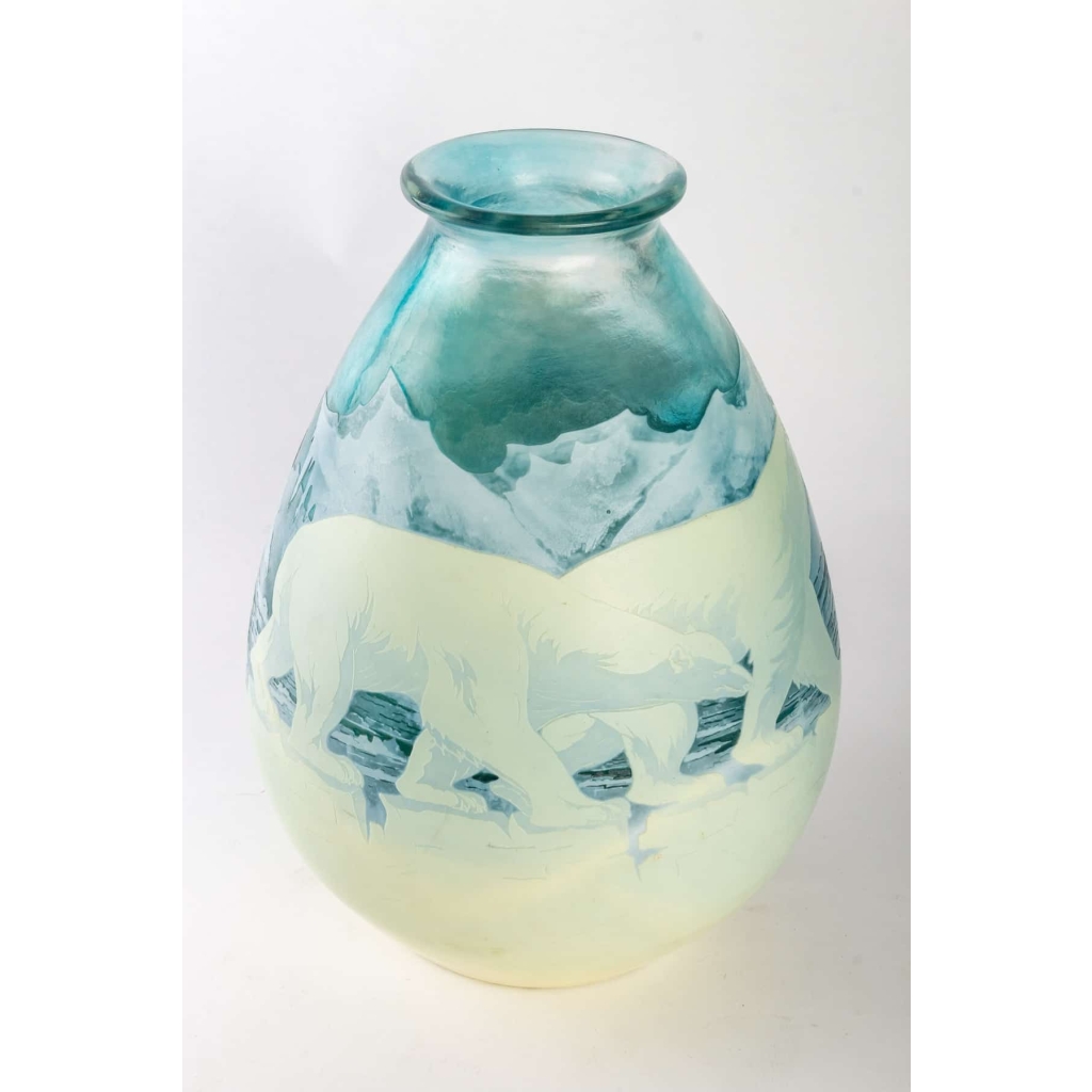 Vase « Ours Polaires » verre multicouche dégagé à l’acide d’Emile GALLE | Biron Vase "Ours Polaires" verre multicouche dégagé à l'acide d'Emile GALLE