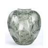 Vase « Perruches » verre blanc patiné gris-vert de René LALIQUE | Biron Vase "Perruches" verre blanc patiné gris-vert de René LALIQUE