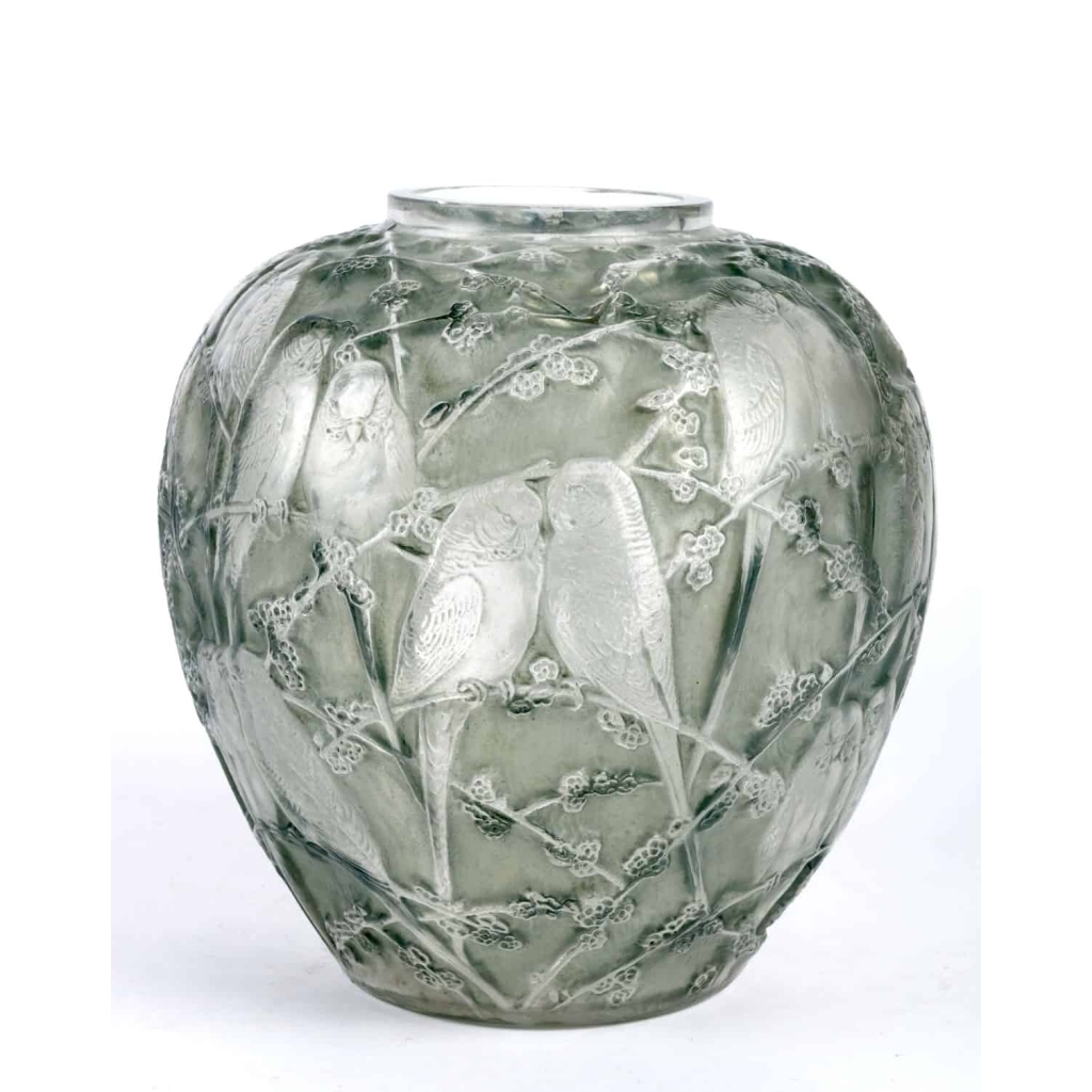 Vase « Perruches » verre blanc patiné gris-vert de René LALIQUE | Biron Vase "Perruches" verre blanc patiné gris-vert de René LALIQUE