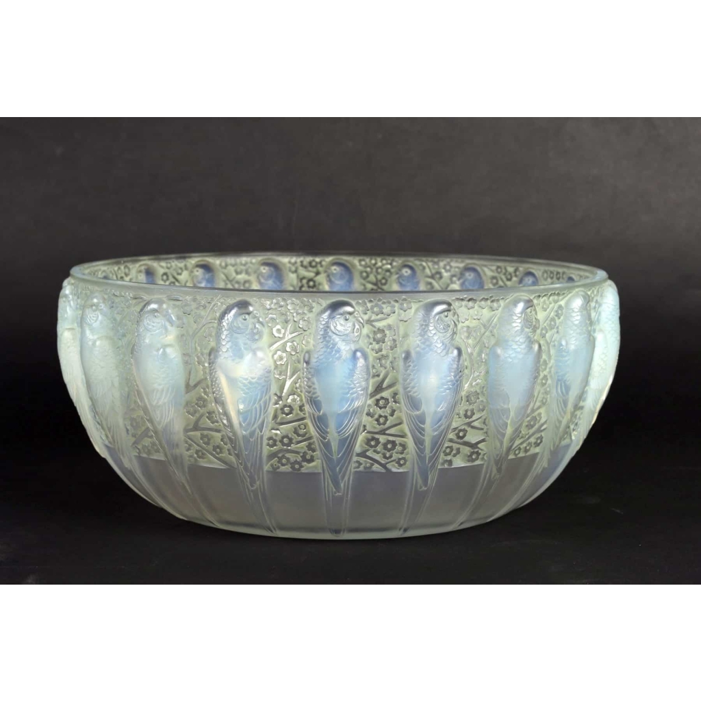 Coupe « Perruches » verre opalescent patiné vert de René LALIQUE | Biron Coupe "Perruches" verre opalescent patiné vert de René LALIQUE