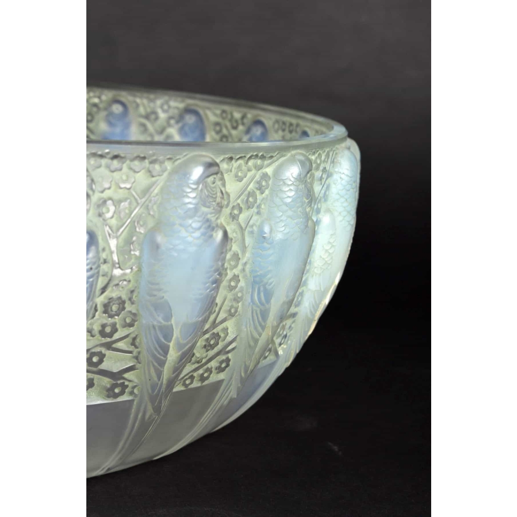 Coupe « Perruches » verre opalescent patiné vert de René LALIQUE | Biron Coupe "Perruches" verre opalescent patiné vert de René LALIQUE
