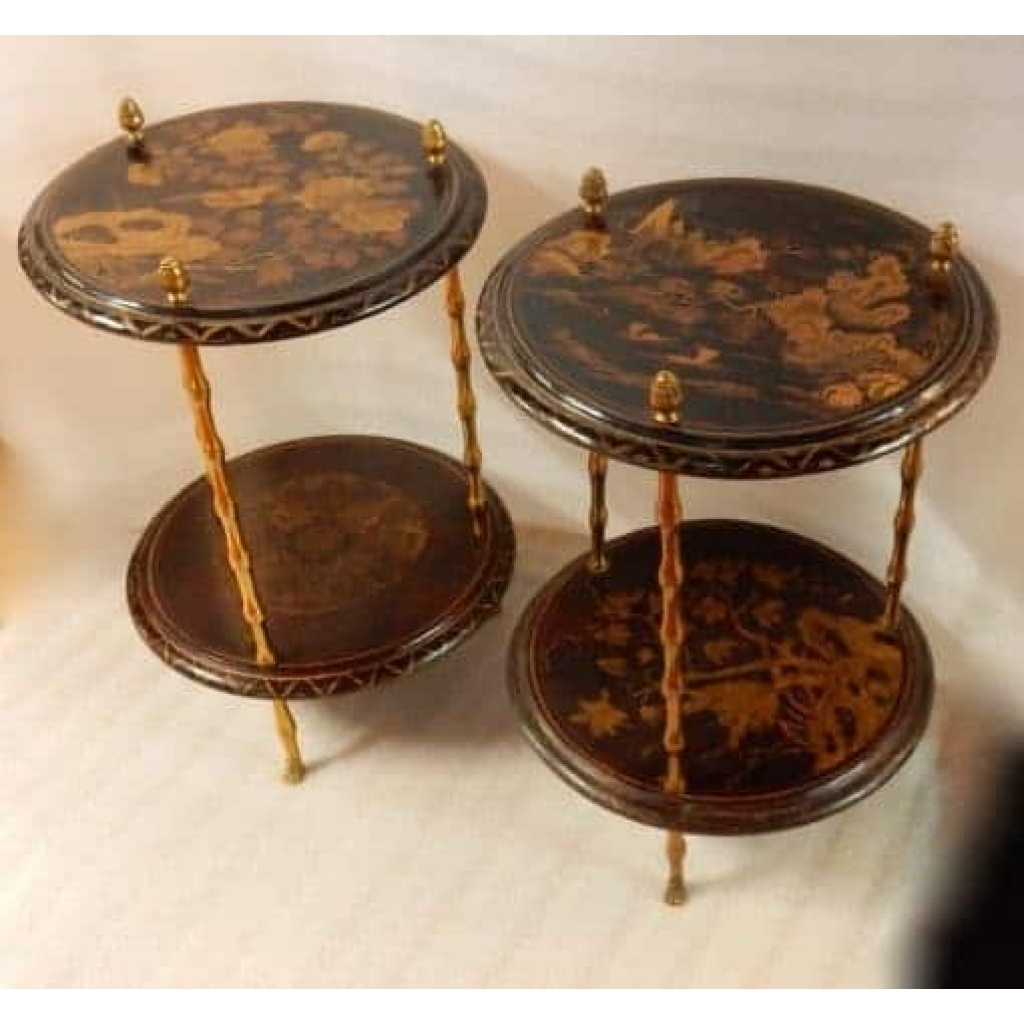 1950/70′ Paire de Guéridons Maison Baguès Décor Bambou en Bronze Doré Avec Plateaux Laque de Chine | Biron 1950/70′ Paire de Guéridons Maison Baguès Décor Bambou en Bronze Doré Avec Plateaux Laque de Chine