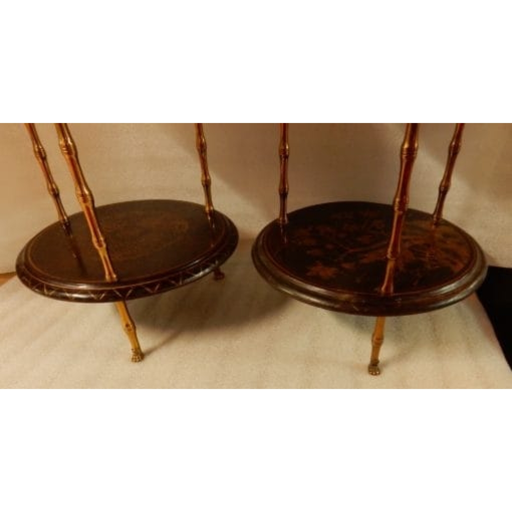 1950/70′ Paire de Guéridons Maison Baguès Décor Bambou en Bronze Doré Avec Plateaux Laque de Chine | Biron 1950/70′ Paire de Guéridons Maison Baguès Décor Bambou en Bronze Doré Avec Plateaux Laque de Chine