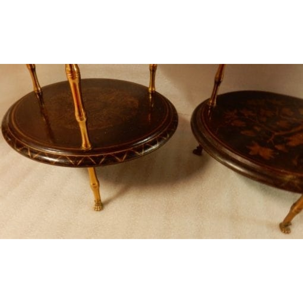 1950/70′ Paire de Guéridons Maison Baguès Décor Bambou en Bronze Doré Avec Plateaux Laque de Chine | Biron 1950/70′ Paire de Guéridons Maison Baguès Décor Bambou en Bronze Doré Avec Plateaux Laque de Chine
