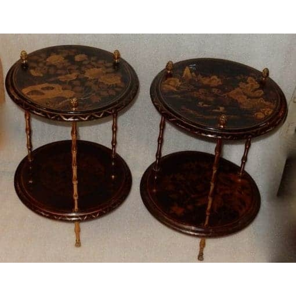 1950/70′ Paire de Guéridons Maison Baguès Décor Bambou en Bronze Doré Avec Plateaux Laque de Chine | Biron 1950/70′ Paire de Guéridons Maison Baguès Décor Bambou en Bronze Doré Avec Plateaux Laque de Chine