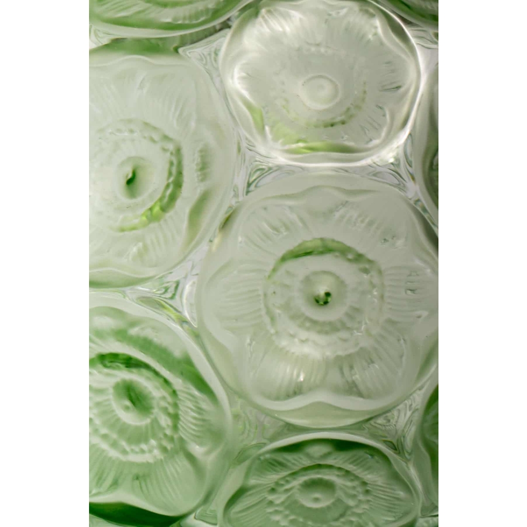 Vase « Anémones » cristal vert clair de LALIQUE FRANCE | Biron Vase "Anémones" cristal vert clair de LALIQUE FRANCE