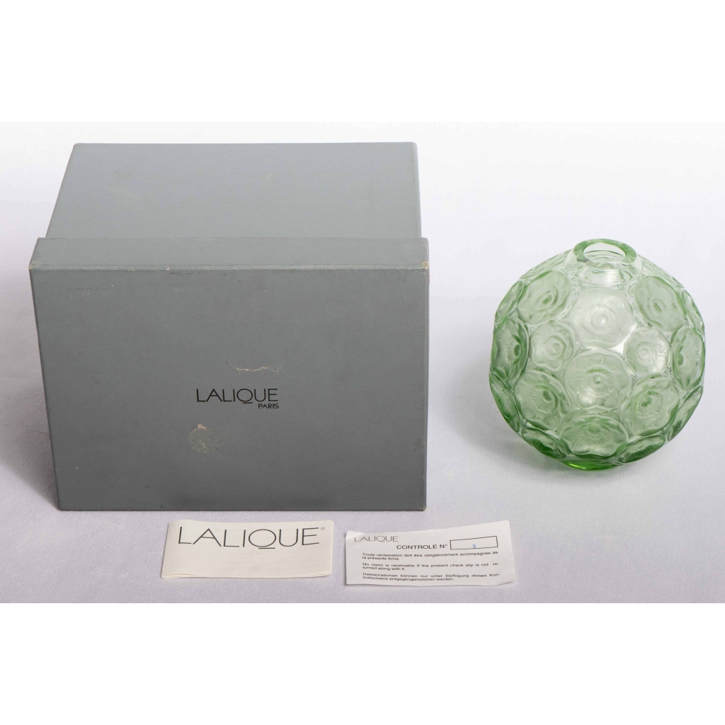 Vase « Anémones » cristal vert clair de LALIQUE FRANCE | Biron Vase "Anémones" cristal vert clair de LALIQUE FRANCE