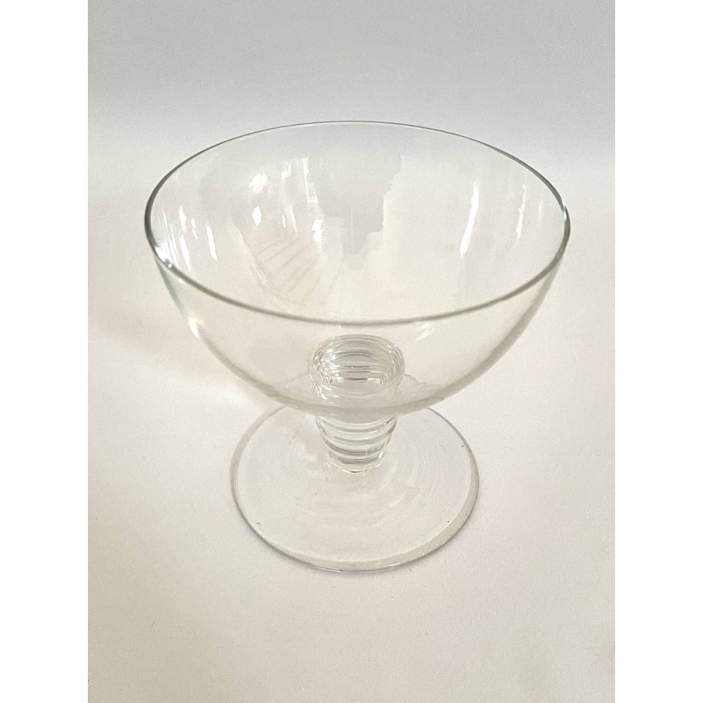 Suite de Dix 10 Coupes à Champagne « Tonnerre » verre blanc de René LALIQUE | Biron Suite de Dix 10 Coupes à Champagne "Tonnerre" verre blanc de René LALIQUE