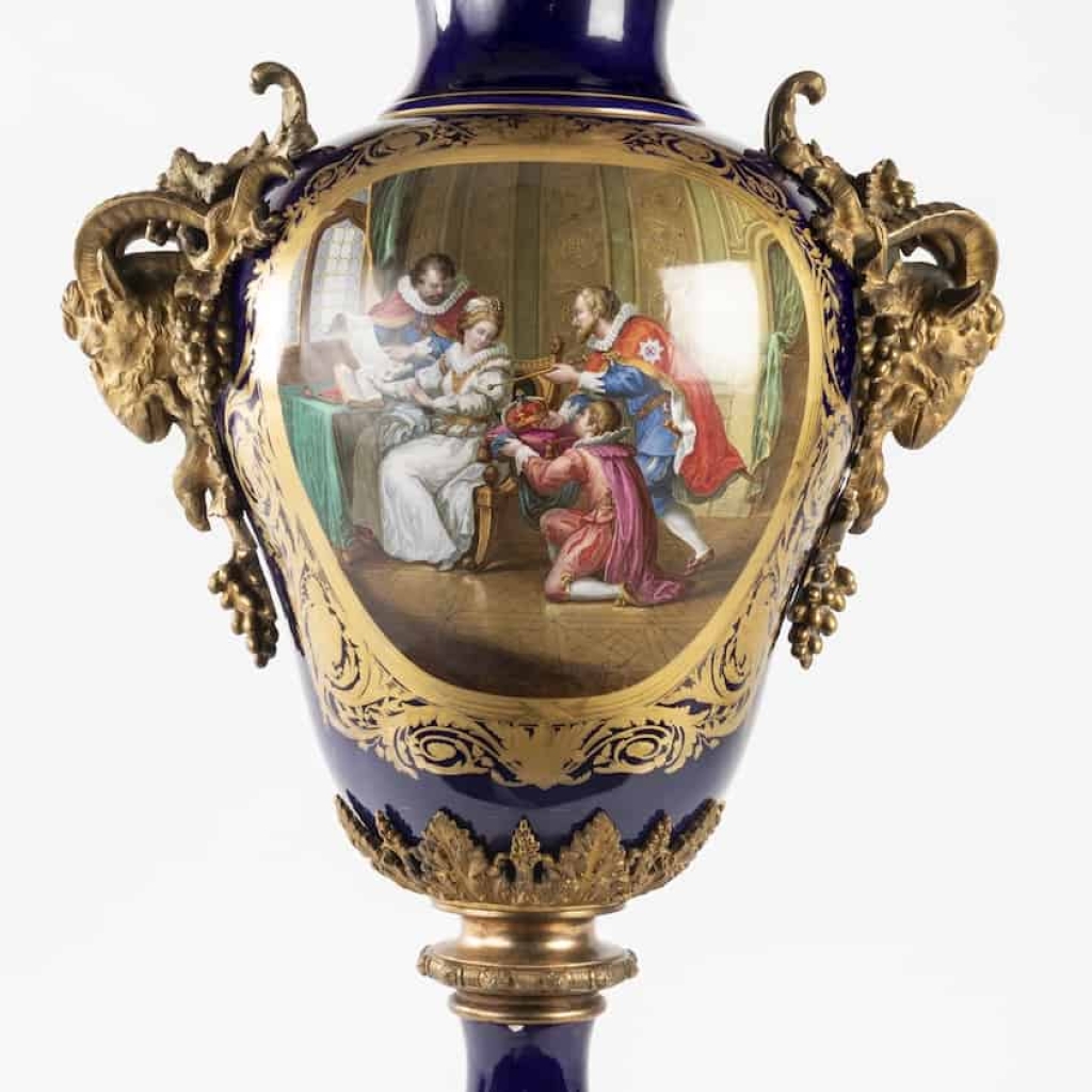 A French 19th Century Louis XVI St. Cobalt Blue Sèvres Porcelain And Orumulu Vase. 3