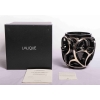 Vase « Tourbillons » cristal noir émaillé platine de LALIQUE FRANCE d’après un modèle de René LALIQUE | Biron |||||||||||