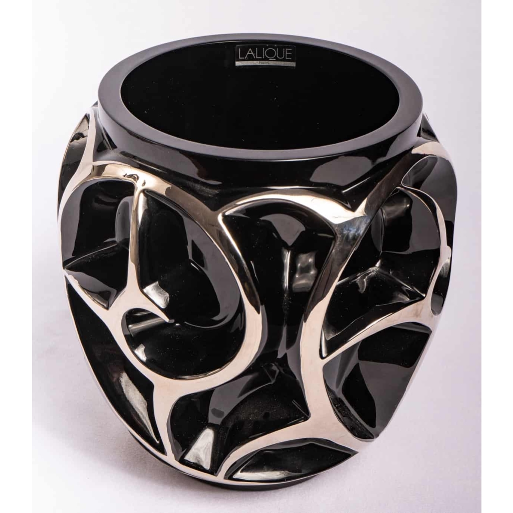 Vase « Tourbillons » cristal noir émaillé platine de LALIQUE FRANCE d’après un modèle de René LALIQUE | Biron Vase "Tourbillons" cristal noir émaillé platine de LALIQUE FRANCE d'après un modèle de René LALIQUE