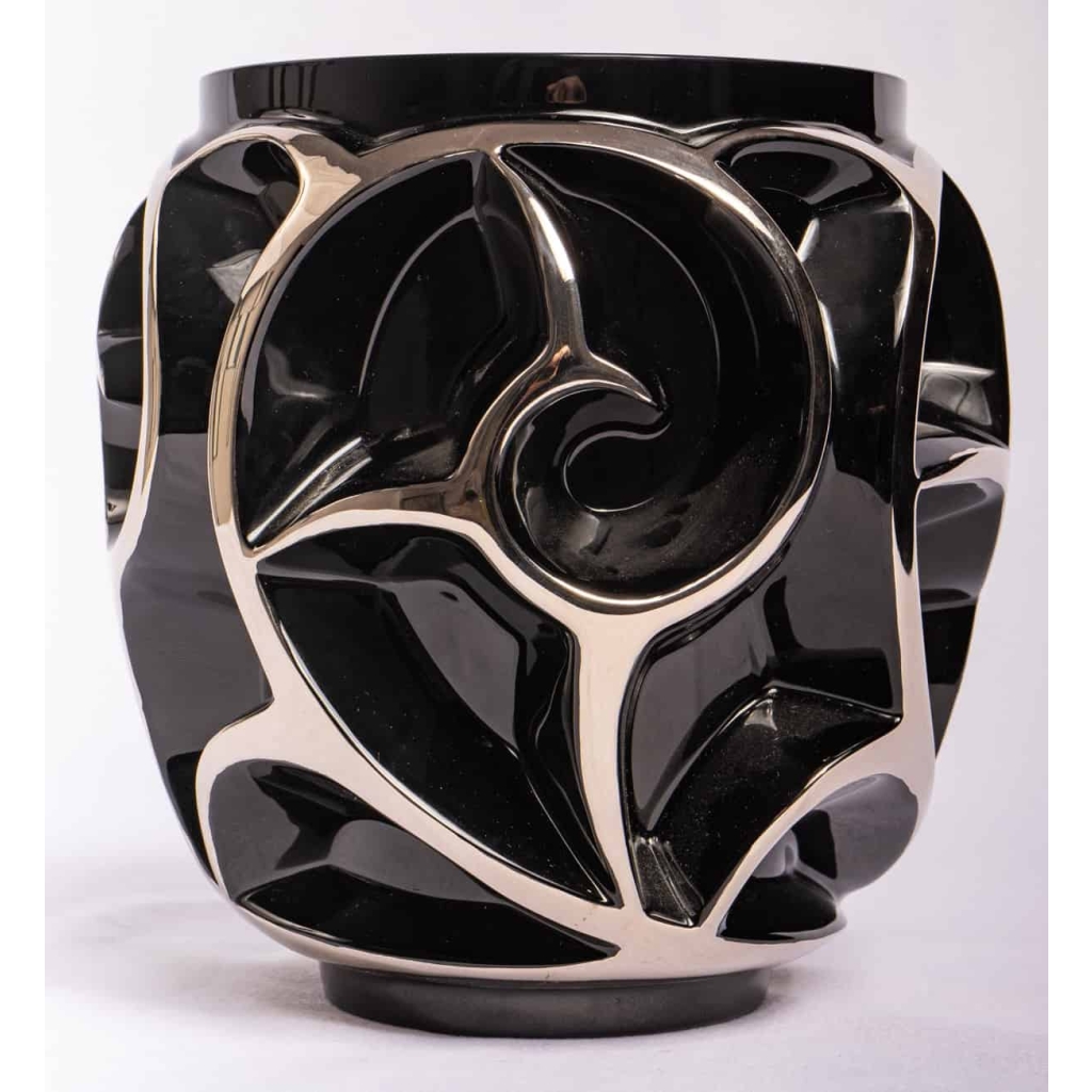 Vase « Tourbillons » cristal noir émaillé platine de LALIQUE FRANCE d’après un modèle de René LALIQUE | Biron Vase "Tourbillons" cristal noir émaillé platine de LALIQUE FRANCE d'après un modèle de René LALIQUE