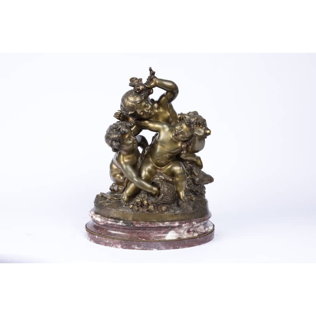 A charming and wonderfully detailed French late 19th century « medaillion patina » bronze statue signed by Ralph Charles | Biron |||||||
