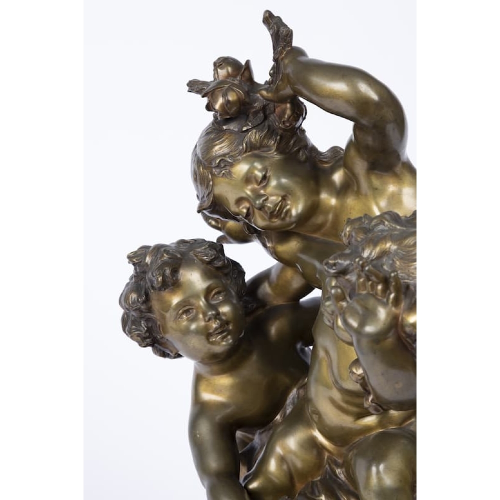 A charming and wonderfully detailed French late 19th century « medaillion patina » bronze statue signed by Ralph Charles | Biron A charming and wonderfully detailed French late 19th century « medaillion patina » bronze statue signed by Ralph Charles