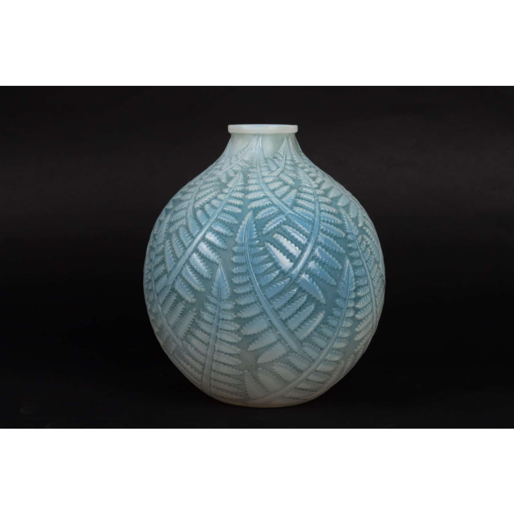 Vase « Espalion » verre opalescent patiné bleu-gris de René LALIQUE | Biron ||||||||