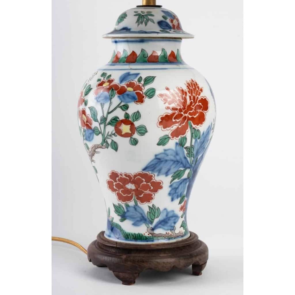 Lampe en porcelaine de Chine. | Biron Lampe en porcelaine de Chine.