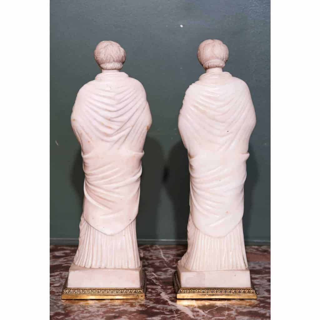 Paire de vestales en marbre. Circa 1810. | Biron Paire de vestales en marbre. Circa 1810.