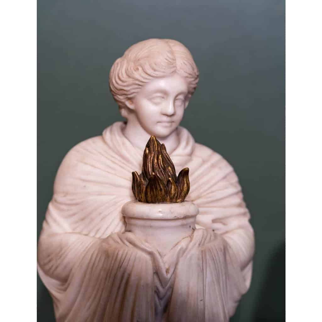 Paire de vestales en marbre. Circa 1810. | Biron Paire de vestales en marbre. Circa 1810.