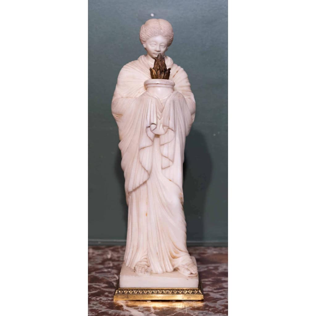 Paire de vestales en marbre. Circa 1810. | Biron Paire de vestales en marbre. Circa 1810.
