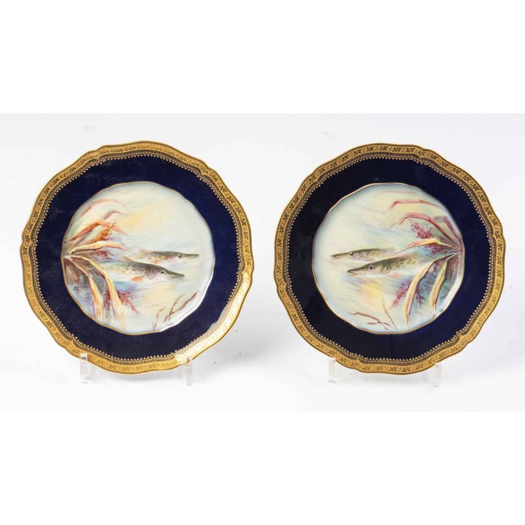 Douze Assiettes en porcelaine de Limoges à décors de poissons pour " Emile Bourgeois à Paris "XIXème