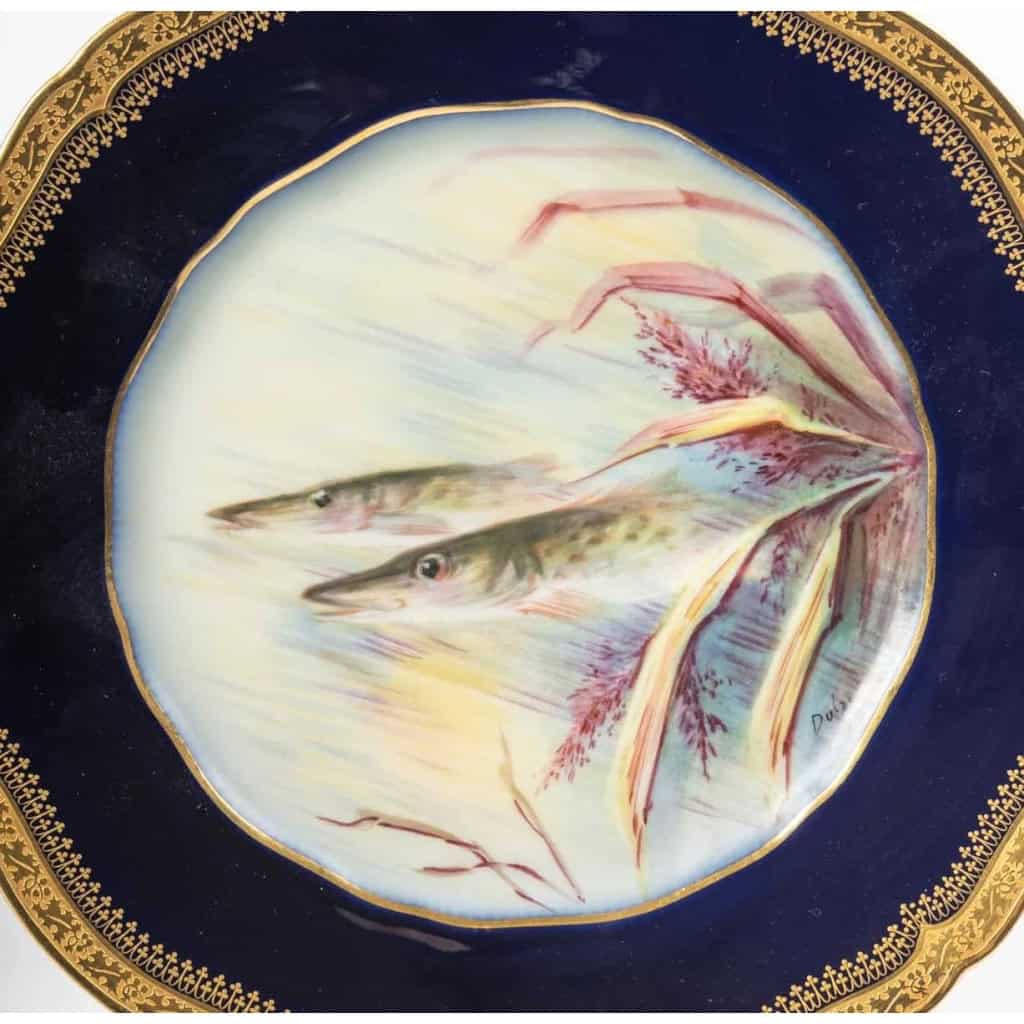 Douze Assiettes en porcelaine de Limoges à décors de poissons pour " Emile Bourgeois à Paris "XIXème