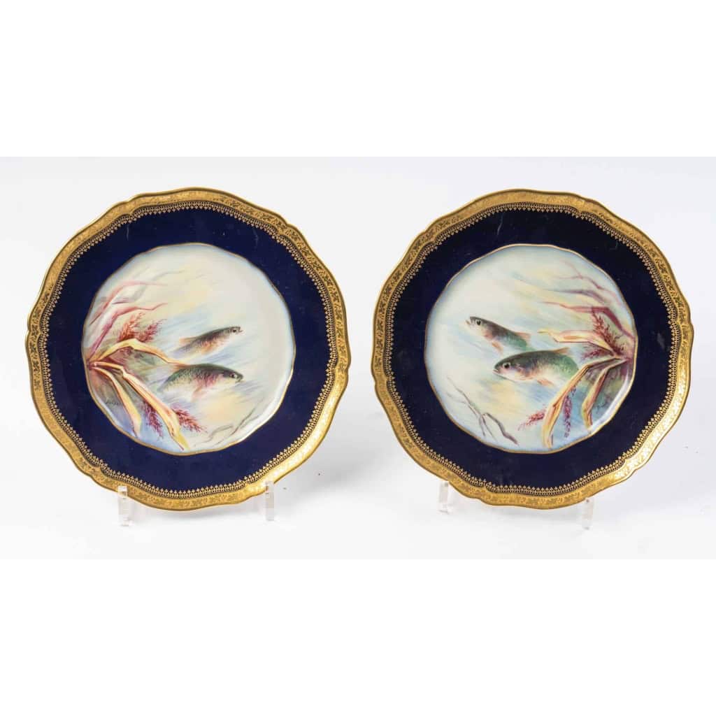 Douze Assiettes en porcelaine de Limoges à décors de poissons pour " Emile Bourgeois à Paris "XIXème